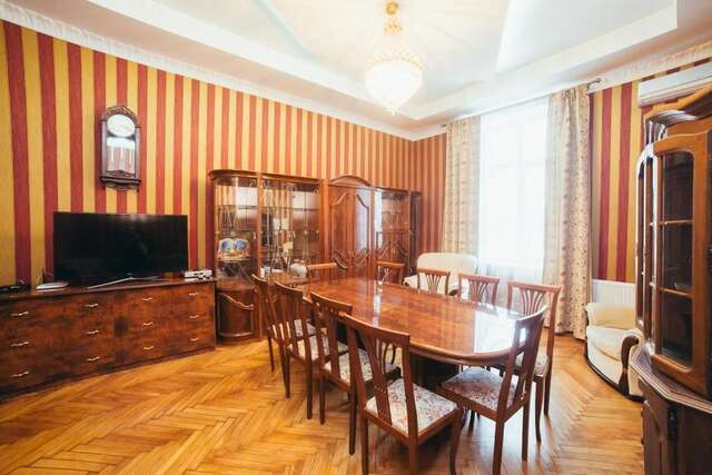 Апартаменты 4 ком. VIP в центре города, комнаты изолированные. Львов-48